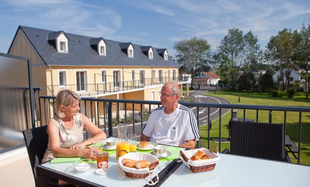 Residence Le Bois Flotte Merville-Franceville-Plage Quarto foto
