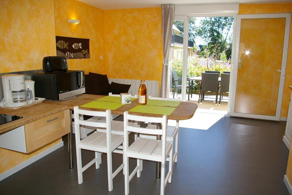 Residence Le Bois Flotte Merville-Franceville-Plage Quarto foto